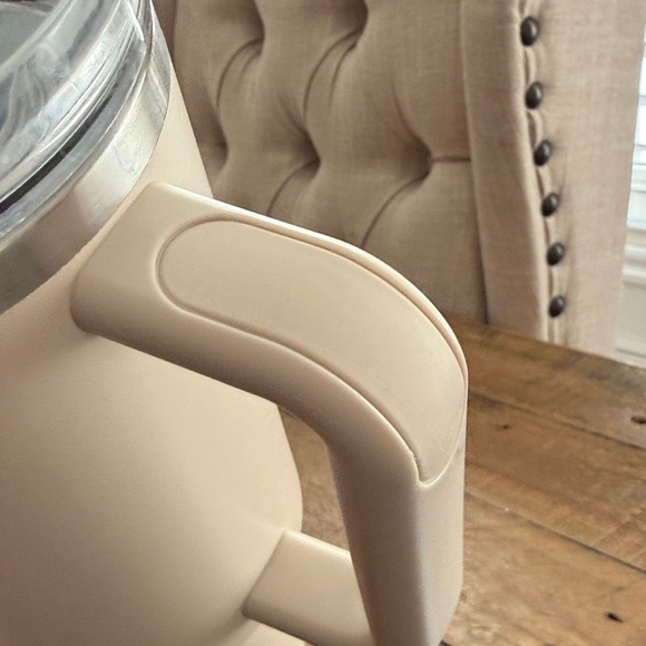 Stanley Cream Travel Mug 40oz - Picture 9 of 12